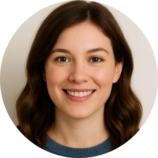 Tessa smiling in her blog profile portrait